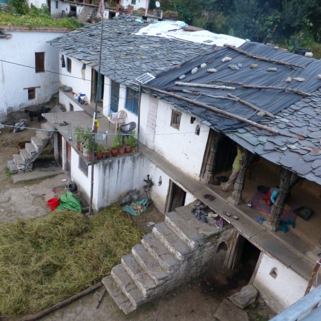 調査地の民家　1階は家畜小屋となっている
